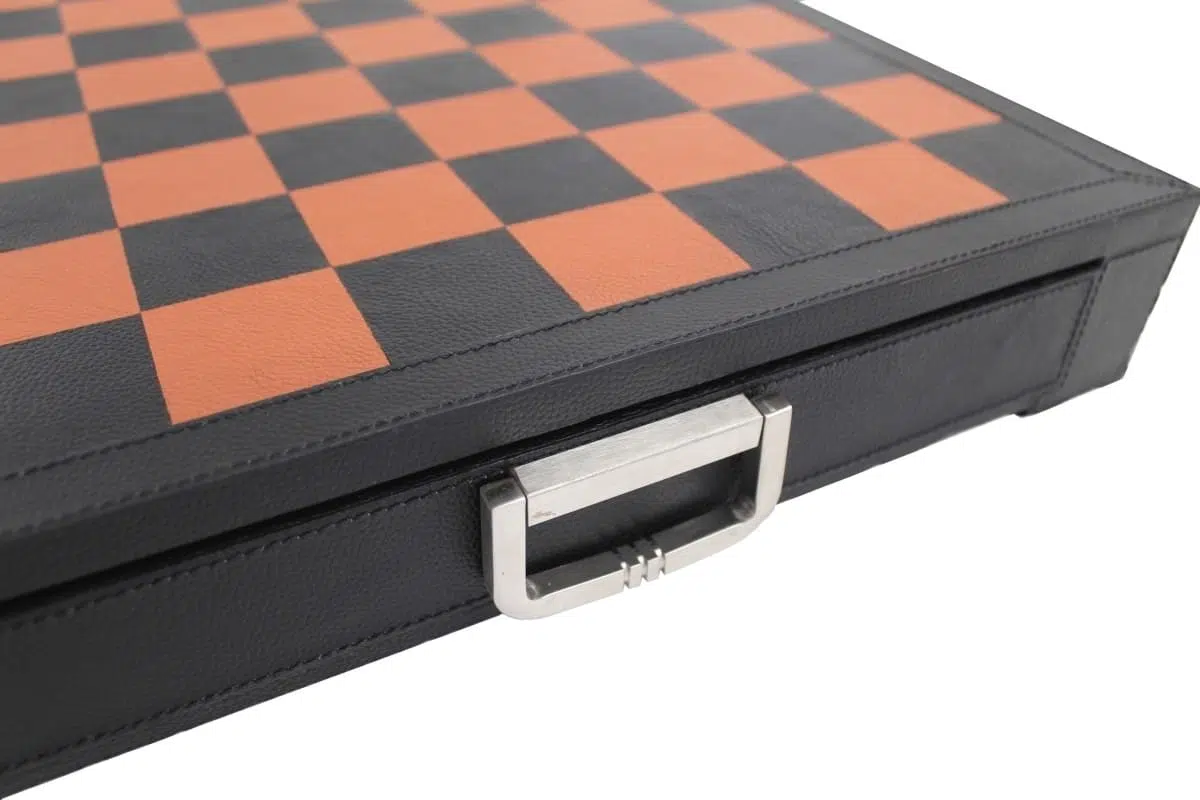 Grand Jeu d'Echecs Renaissance Italienne & Échiquier en Cuir avec Rangement – Image 11