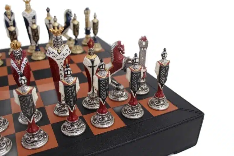 Grand Jeu d'Echecs Renaissance Italienne & Échiquier en Cuir avec Rangement – Image 3