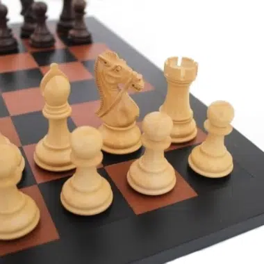 Jeu d'Echecs Staunton Sculpté en Bois de Palissandre et Échiquier en Cuir Véritable – Image 3