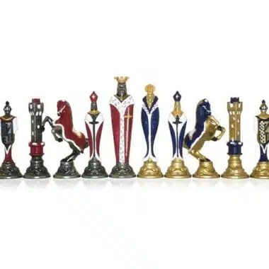 Jeu d'Echecs Renaissance en Métal Peint à la Main et Échiquier en Similicuir Doré / Bleu – Image 5