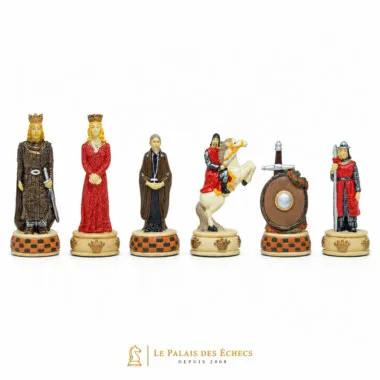 Alignement complet des six pièces majeures du jeu sur fond blanc