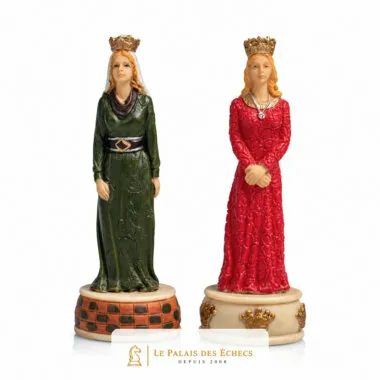 Dames couronnées peintes en robe verte et rouge, pièces du jeu d'échecs écossais