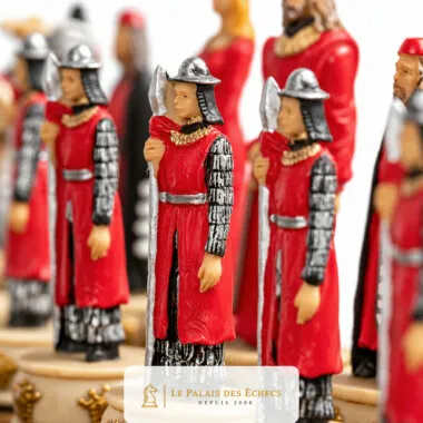 Détail des pions soldats anglais en armure rouge et casque argenté