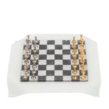 Petit Échiquier en Verre Blanc et Noir & Jeu d'Échecs en Métal Plaqué Or / Argent – Image 10
