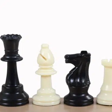 Echiquier Rouleau avec son Rangement, Pieces Echecs Plastiques et Pendule – Image 3