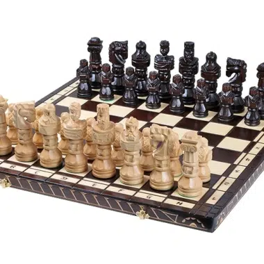 Jeu d'Echecs Gladiateur en Bois Sculpté et Echiquier en Bois Pliant