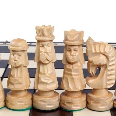 Jeu d'Echecs Sculpté en Bois et Echiquier Pliant avec Rangement – Image 7