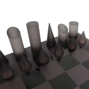 Jeu Echecs Conique Moderne Gris et Blanc en Plexiglas avec Coffret de Rangement – Image 4