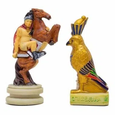 Jeu d'Echecs en Resine Romain vs Egyptien et Echiquier Orné en Résine – Image 6