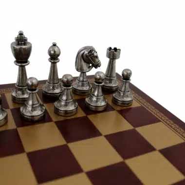 Jeu d'Echecs Staunton en Métal &  Échiquier en Similicuir Rouge / Doré – Image 3