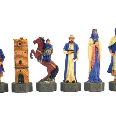 Six pièces détaillées du jeu des Croisades, roi, tour, cavalier et courtisans