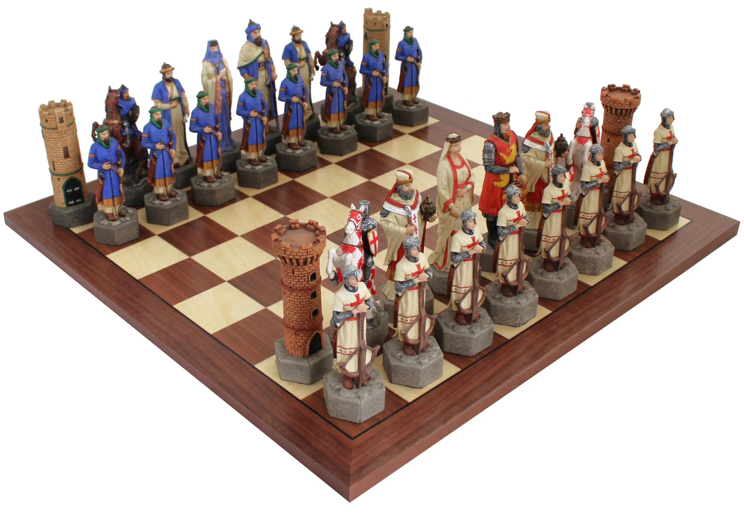 Jeu d'échecs des Croisades en résine posé sur échiquier en bois de noyer et érable