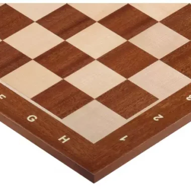 Angle de l'échiquier en bois de buis, détail des lettres et chiffres gravés sur le bord