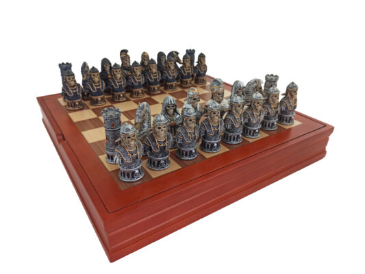 Ensemble Jeu d’Echecs Buste Squelette en Résine et Echiquier en Bois de Noyer et Erable avec Rangement