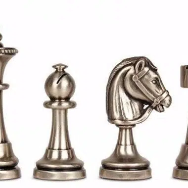 Ensemble Jeu d'Échecs Staunton en Laiton Massif et Échiquier en Bois de Noyer Finition Brillante – Image 4