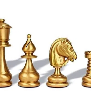 Ensemble Jeu d'Échecs en Laiton Massif et Échiquier en Bois d'Orme et de Bruyere avec Finition Brillante – Image 4