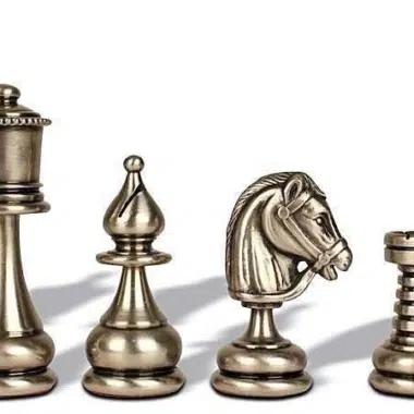 Ensemble Jeu d'Échecs en Laiton Massif et Échiquier en Bois d'Orme et de Bruyere avec Finition Brillante – Image 3