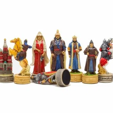 Alternative view of Ensemble Jeu d'Échecs Russes VS Mongols et Échiquier en Bois d'Orme et Bruyere Laqué