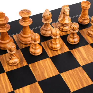 Pieces d'Echecs en Bois d'Olivier et de Buis et Echiquir en Bois d'Olivier et de Tulipier Noir avec Coffret de Rangement – Image 3