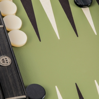 Backgammon en Similicuir Ecologique Vert Olive – Set de Luxe 48 x 30 cm – Image 3