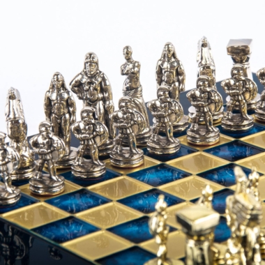 Petit Jeu d'Echecs Guerrier Spartiate - Pièces Dorées & Argentées avec Plateau de Jeu sur Pied en Metal – Image 23