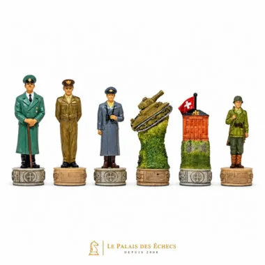 Pièces d'échecs Seconde Guerre mondiale, officiers, char et soldat alignés