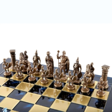 Ensemble de Jeu d'Échecs Gréco-Romain en Métal - Pièces Bronze et Bleues avec Échiquier en Métal 44 x 44 cm et Coffret de Rangement – Image 9