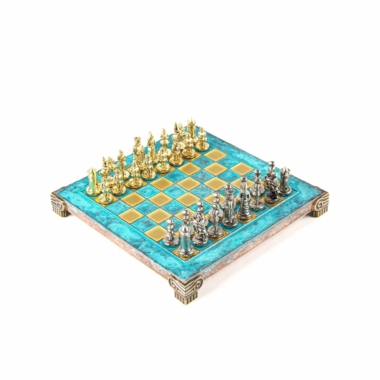 Alternative view of Petit Ensemble de Jeu d'Échecs Byzantin Pièces en Metal Or & Argent avec Échiquier en Metal et Coffret de Rangement