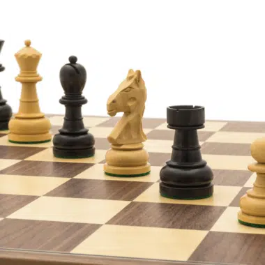 Ensemble d’Echecs Emerald – Pièces Staunton en Bois de Buis et Echiquier Pliable en Bois de Noyer et Erable