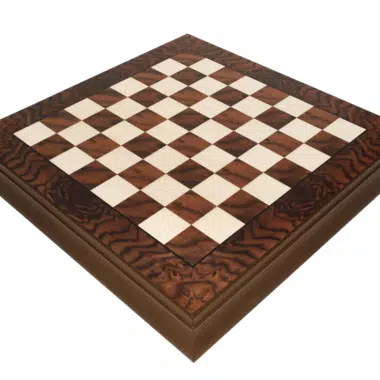 Plateau de jeu d'échecs Kingsclere en bois fini élégant et soigné